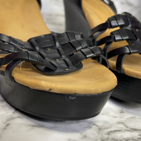 UGG Farrah Premium leather upper Leather straps Adjustable Buckle closure size 8 - Picture 6 of 16